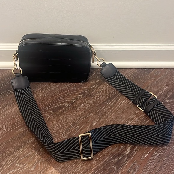 Marc Jacobs Flash Croc Print Crossbody - Black with Gold Hardware - Picture 2 of 16